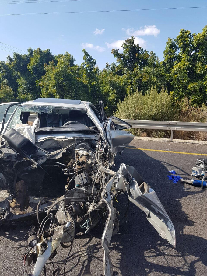 مصرع رجل وإمرأة وإصابة آخرين في حادث طرق